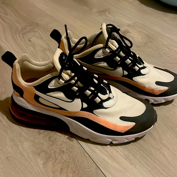 Women’s Nike Air React shoes. - Picture 2 of 4